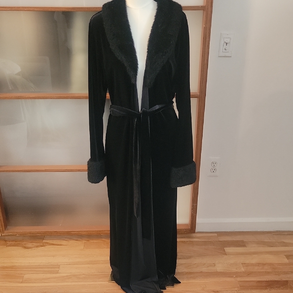 Elegant Black Women's Robe